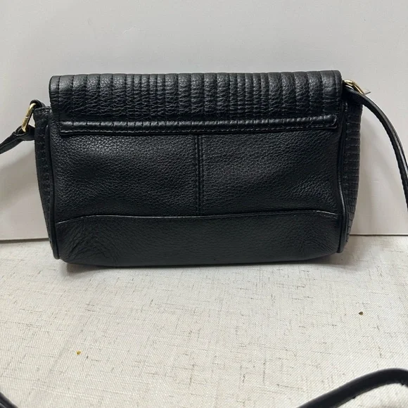 💜Calvin Klein Black Quilted Shoulder Bag with Gold-Tone Accent - Picture 4 of 9